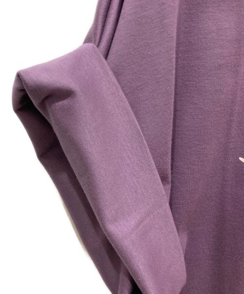 INGEBORG（インゲボルグ）INGEBORG (インゲボルグ) フレンチピオニーワンポイントpt.カットソー パープル サイズ:SIZE 3 未使用品の古着・服飾アイテム