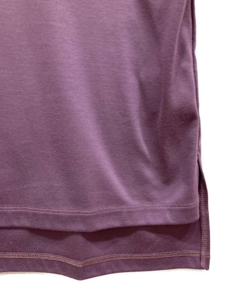 INGEBORG（インゲボルグ）INGEBORG (インゲボルグ) フレンチピオニーワンポイントpt.カットソー パープル サイズ:SIZE 3 未使用品の古着・服飾アイテム