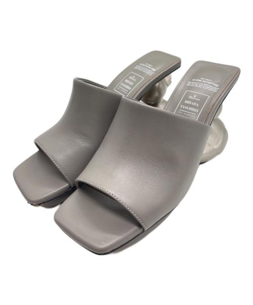 MIHARA YASUHIRO（ミハラヤスヒロ）MIHARA YASUHIRO (ミハラヤスヒロ) ダックヒールパファーサンダル グレー サイズ:36の古着・服飾アイテム