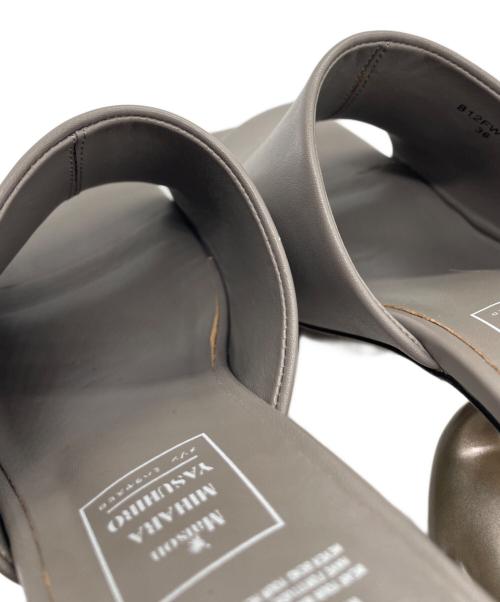 MIHARA YASUHIRO（ミハラヤスヒロ）MIHARA YASUHIRO (ミハラヤスヒロ) ダックヒールパファーサンダル グレー サイズ:36の古着・服飾アイテム