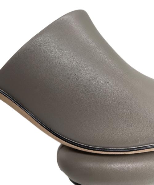 MIHARA YASUHIRO（ミハラヤスヒロ）MIHARA YASUHIRO (ミハラヤスヒロ) ダックヒールパファーサンダル グレー サイズ:36の古着・服飾アイテム