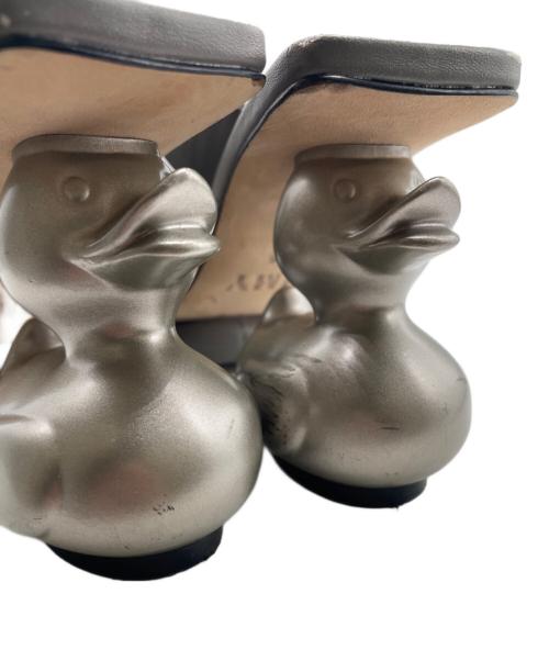 MIHARA YASUHIRO（ミハラヤスヒロ）MIHARA YASUHIRO (ミハラヤスヒロ) ダックヒールパファーサンダル グレー サイズ:36の古着・服飾アイテム