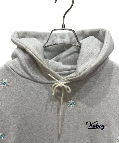 KEBOZ（ケボズ）KEBOZ (ケボズ) NICK GEAR (ニックギア) 刺繍プルオーバーパーカー グレー サイズ:SIZE Lの古着・服飾アイテム