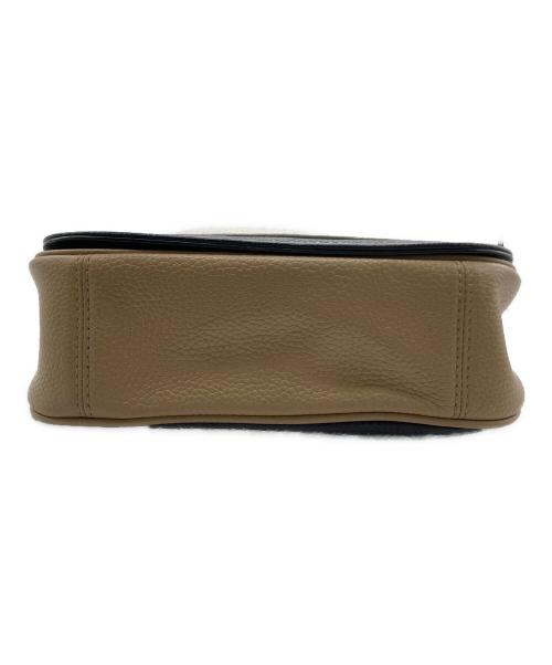 MARC JACOBS（マークジェイコブス）MARC JACOBS (マークジェイコブズ) フラップショルダーバッグ ホワイト×ブラックの古着・服飾アイテム