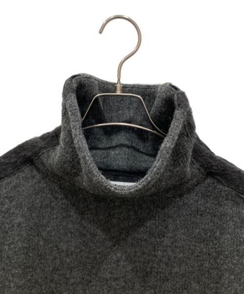 WHITE MOUNTAINEERING（ホワイトマウンテ二アニング）WHITE MOUNTAINEERING (ホワイトマウンテ二アニング) CONTRASTED HIGH NECK PULLOVER グレー×グレー サイズ:SIZE 1の古着・服飾アイテム