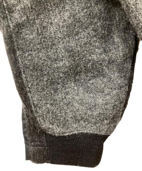 WHITE MOUNTAINEERING（ホワイトマウンテ二アニング）WHITE MOUNTAINEERING (ホワイトマウンテ二アニング) CONTRASTED HIGH NECK PULLOVER グレー×グレー サイズ:SIZE 1の古着・服飾アイテム