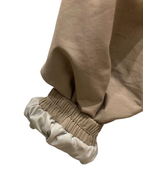 MONCLER（モンクレール）MONCLER (モンクレール) ダウンジャケット ベージュ サイズ:SIZE 胸囲102 身長180の古着・服飾アイテム