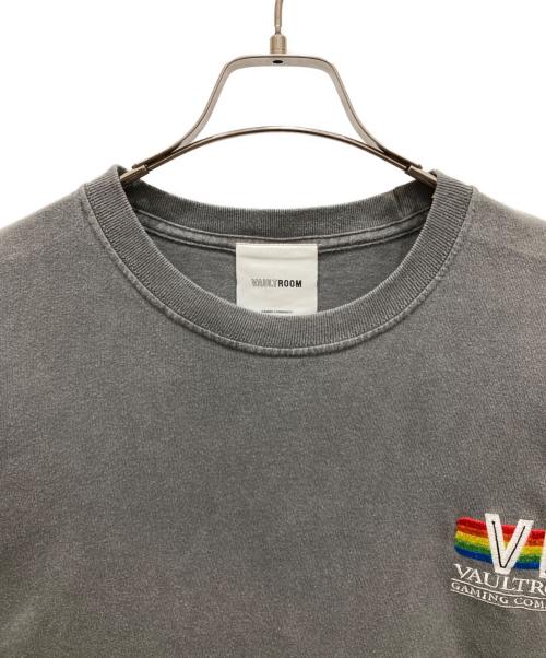 VAULTROOM（ボルトルーム）VAULTROOM (ボルトルーム) RETRO LOGO TEE グレー サイズ:SIZE Mの古着・服飾アイテム