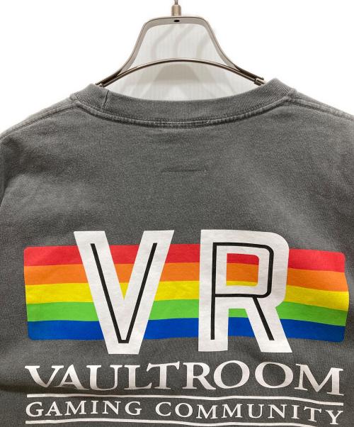 VAULTROOM（ボルトルーム）VAULTROOM (ボルトルーム) RETRO LOGO TEE グレー サイズ:SIZE Mの古着・服飾アイテム