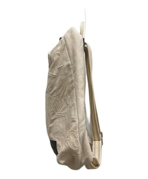 EMPORIO ARMANI（エンポリオ アルマーニ）EMPORIO ARMANI (エンポリオ アルマーニ) トライバルバックパック アイボリーの古着・服飾アイテム