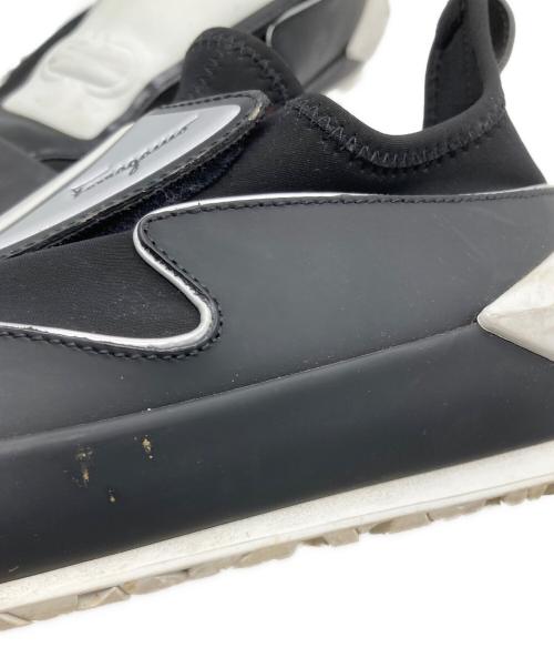 Salvatore Ferragamo（サルヴァトーレ フェラガモ）Salvatore Ferragamo (サルヴァトーレ フェラガモ) NILEガンチーニスニーカー ブラック×ホワイト サイズ:SIZE 8 1/2の古着・服飾アイテム