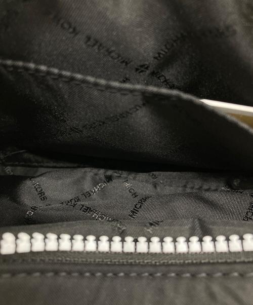 MICHAEL KORS（マイケル・コース）MICHAEL KORS (マイケル・コース) ショルダーバッグ ブラック×ホワイトの古着・服飾アイテム