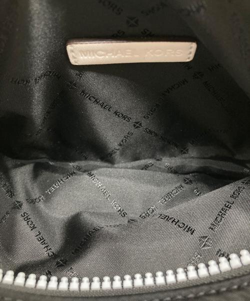 MICHAEL KORS（マイケル・コース）MICHAEL KORS (マイケル・コース) ショルダーバッグ ブラック×ホワイトの古着・服飾アイテム