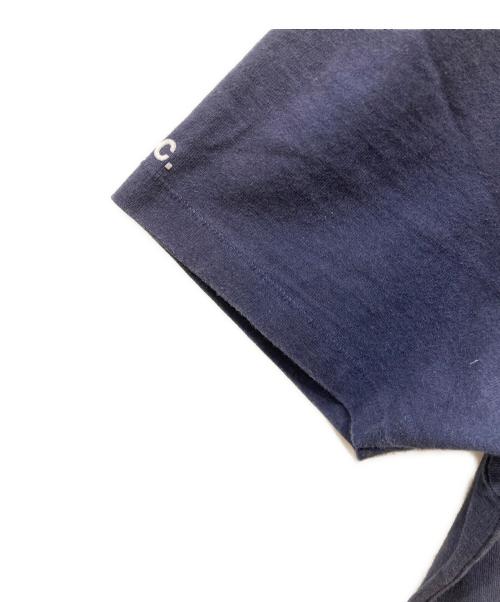 A.P.C.（アーペーセー）A.P.C. (アーペーセー) JJJJound (ジョウンド) コラボプリントTシャツ ネイビー サイズ:SIZE XSの古着・服飾アイテム