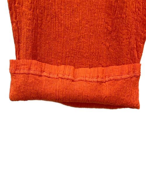 ISSEY MIYAKE（イッセイミヤケ）ISSEY MIYAKE (イッセイミヤケ) 縮絨 プリーツパンツ オレンジ サイズ:2の古着・服飾アイテム