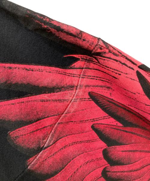 MARCELO BURLON（マルセロバーロン）MARCELO BURLON (マルセロバーロン) ネックウイングプリントTシャツ ブラック×レッド サイズ:SIZE Sの古着・服飾アイテム