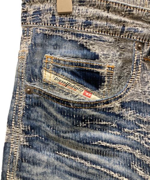 DIESEL（ディーゼル）DIESEL (ディーゼル) 2001 D-Macro-S2 ディストレスト ジーンズ ブルー サイズ: W28の古着・服飾アイテム
