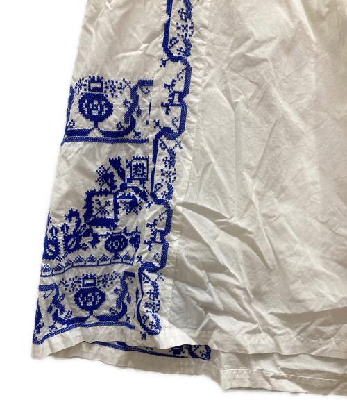 sara mallika（サラマリカ）sara mallika (サラマリカ) Cotton Embroidery Backopen Dress ホワイト×ブルー サイズ:SIZE Sの古着・服飾アイテム