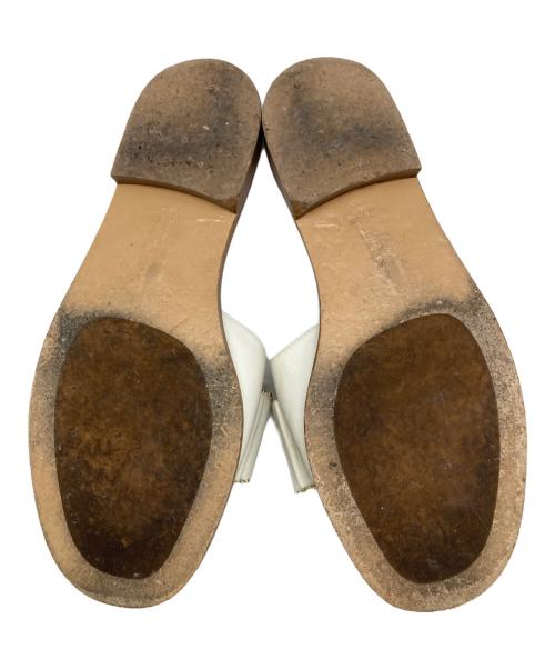 Salvatore Ferragamo（サルヴァトーレ フェラガモ）Salvatore Ferragamo (サルヴァトーレ フェラガモ) studded bow slide sandals アイボリー サイズ:SIZE 7 1/2の古着・服飾アイテム