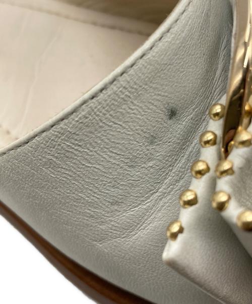 Salvatore Ferragamo（サルヴァトーレ フェラガモ）Salvatore Ferragamo (サルヴァトーレ フェラガモ) studded bow slide sandals アイボリー サイズ:SIZE 7 1/2の古着・服飾アイテム