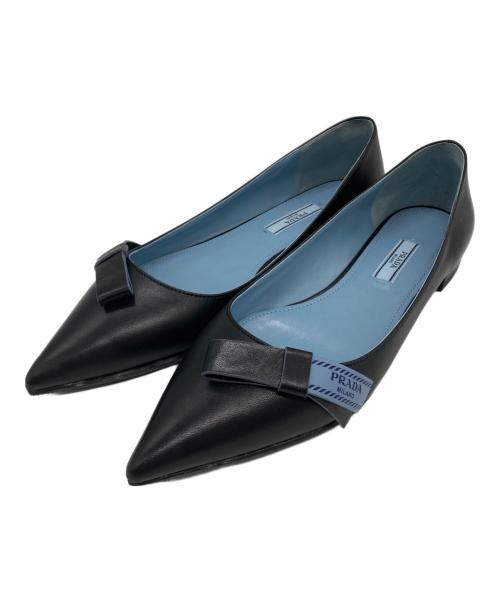 PRADA（プラダ）PRADA (プラダ) ロゴ リボン ポインテッドトゥフラットパンプス ブラック サイズ:SIZE 38の古着・服飾アイテム