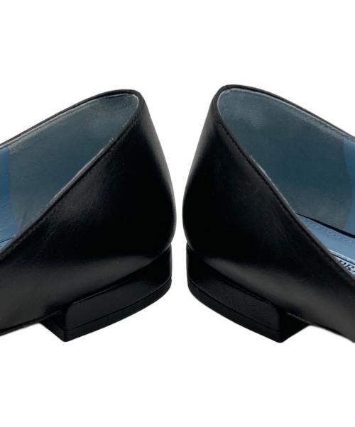 PRADA（プラダ）PRADA (プラダ) ロゴ リボン ポインテッドトゥフラットパンプス ブラック サイズ:SIZE 38の古着・服飾アイテム