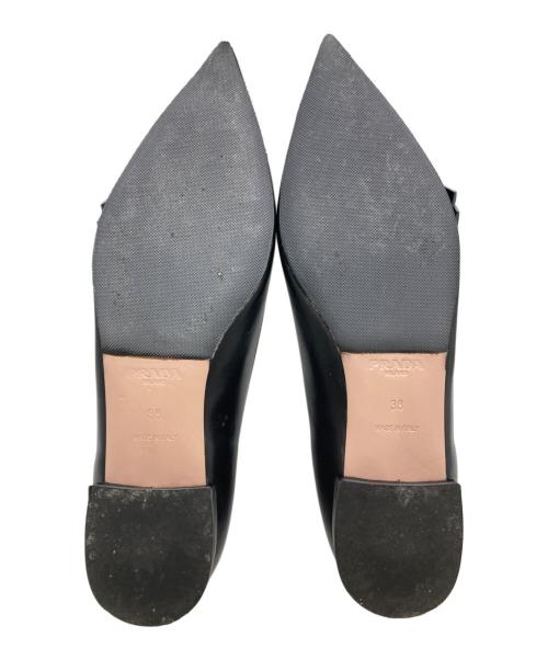 PRADA（プラダ）PRADA (プラダ) ロゴ リボン ポインテッドトゥフラットパンプス ブラック サイズ:SIZE 38の古着・服飾アイテム