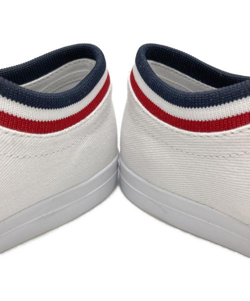 FRED PERRY（フレッドペリー）FRED PERRY (フレッドペリー) ローカットスニーカー ホワイト サイズ:UK8の古着・服飾アイテム