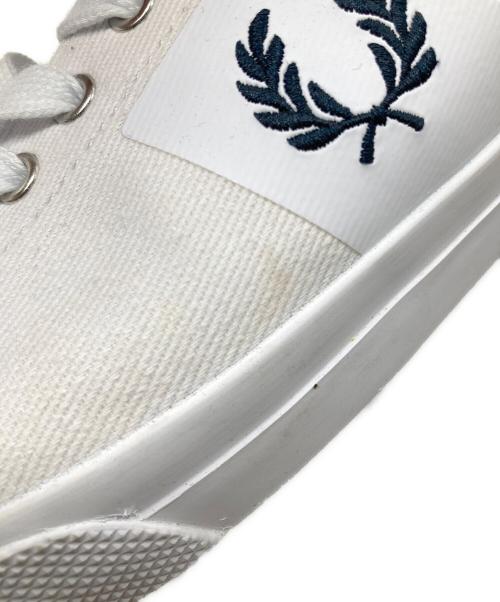 FRED PERRY（フレッドペリー）FRED PERRY (フレッドペリー) ローカットスニーカー ホワイト サイズ:UK8の古着・服飾アイテム