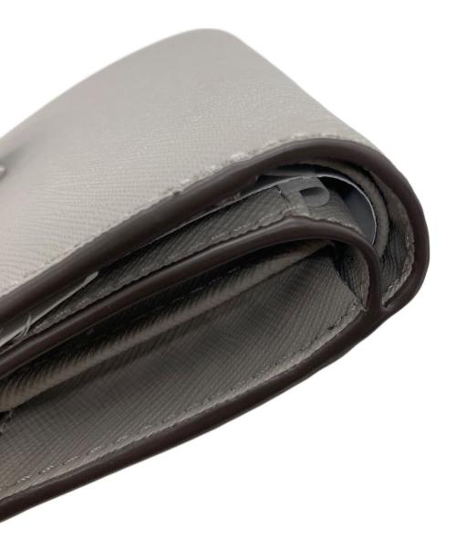 MICHAEL KORS（マイケル・コース）MICHAEL KORS (マイケル・コース) ビルフォールド ジップ コンパクトウォレット ミディアム グレーの古着・服飾アイテム