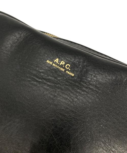 A.P.C.（アーペーセー）A.P.C. (アーペーセー) SAC BLANCHE ショルダーバッグ ブラックの古着・服飾アイテム
