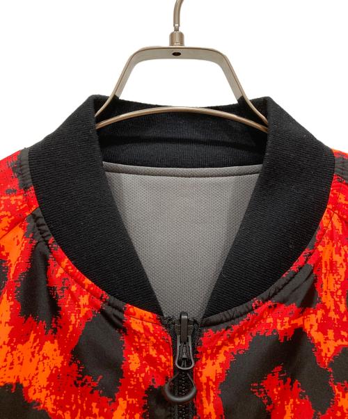 F.C.R.B.（エフシーレアルブリストル）F.C.R.B. (エフシーレアルブリストル) REVERSIBLE PDK JACKET グレー×レッド サイズ:SIZE Lの古着・服飾アイテム