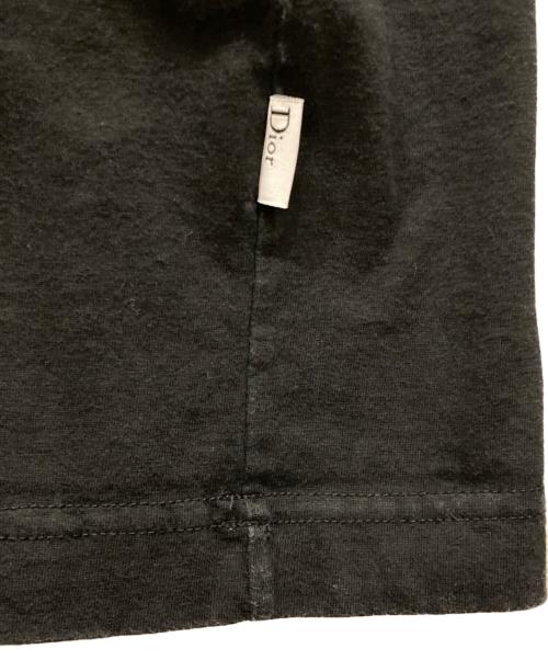 DIOR HOMME（ディオール オム）Dior Homme (ディオール オム) KAWS (カウズ) 総柄Bee刺繍入りTシャツ ブラック サイズ:SIZE Sの古着・服飾アイテム