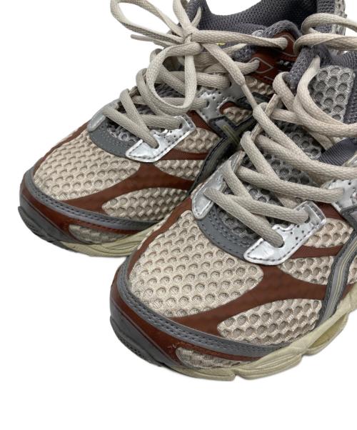 asics（アシックス）asics (アシックス) emmi (エミ) GEL-CUMULUS 16 ブラウン×グレー サイズ:23.5cmの古着・服飾アイテム