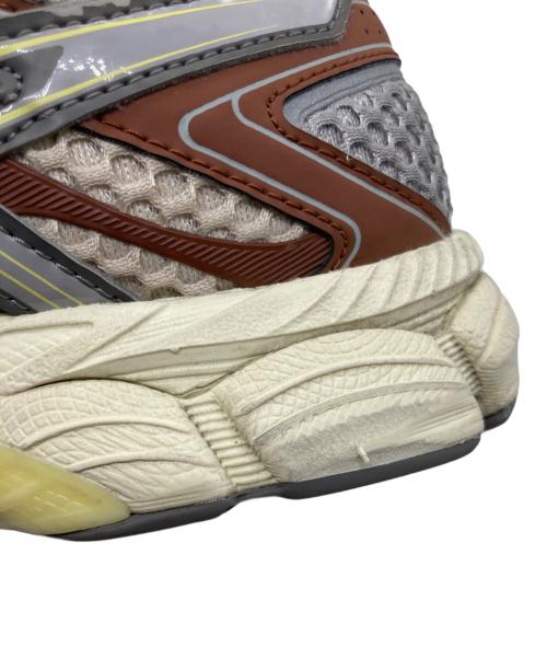 asics（アシックス）asics (アシックス) emmi (エミ) GEL-CUMULUS 16 ブラウン×グレー サイズ:23.5cmの古着・服飾アイテム