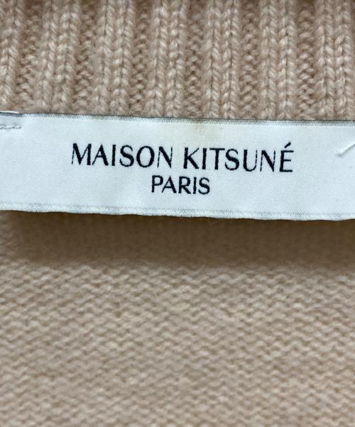 maison kitsune（メゾンキツネ）maison kitsune (メゾンキツネ) ベイビーフォックスパッチ 長袖 Vネック ニット カーディガン ベージュ サイズ:SIZE Mの古着・服飾アイテム