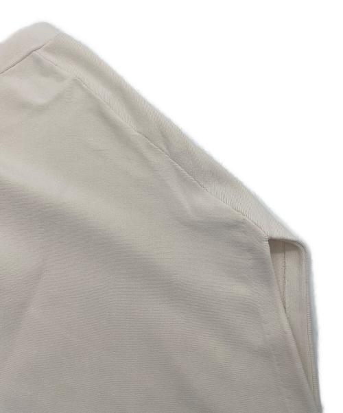 ADORE（アドーア）ADORE (アドーア) ドライストレッチフレアポンチョ ベージュ サイズ:Ⅿの古着・服飾アイテム