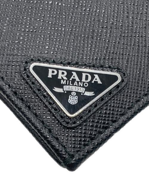 PRADA（プラダ）PRADA (プラダ) サフィアーノトライアングル財布 ブラックの古着・服飾アイテム