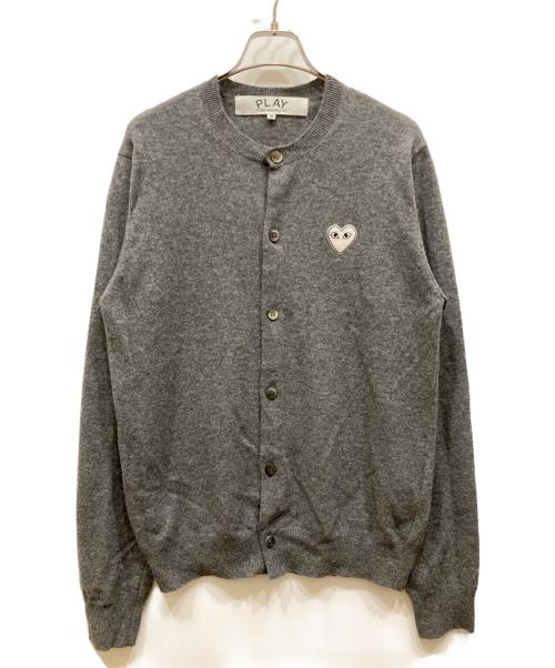 PLAY COMME des GARCONS（プレイコムデギャルソン）PLAY COMME des GARCONS (プレイコムデギャルソン) Round Neck Cardigan グレー サイズ:SIZE Mの古着・服飾アイテム