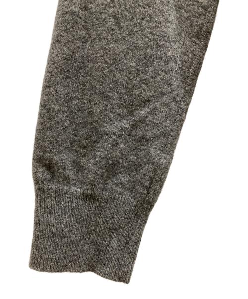 PLAY COMME des GARCONS（プレイコムデギャルソン）PLAY COMME des GARCONS (プレイコムデギャルソン) Round Neck Cardigan グレー サイズ:SIZE Mの古着・服飾アイテム