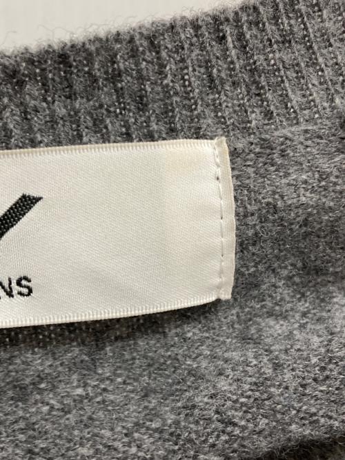 PLAY COMME des GARCONS（プレイコムデギャルソン）PLAY COMME des GARCONS (プレイコムデギャルソン) Round Neck Cardigan グレー サイズ:SIZE Mの古着・服飾アイテム