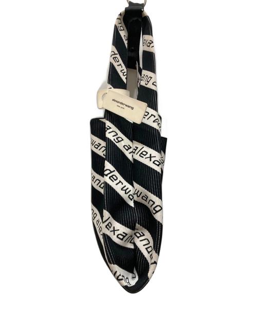 ALEXANDER WANG（アレキサンダー・ワン）ALEXANDER WANG (アレキサンダー・ワン) ロゴニットショルダーバッグ ホワイト×ブラックの古着・服飾アイテム