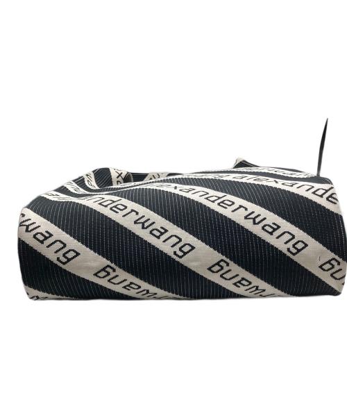 ALEXANDER WANG（アレキサンダー・ワン）ALEXANDER WANG (アレキサンダー・ワン) ロゴニットショルダーバッグ ホワイト×ブラックの古着・服飾アイテム