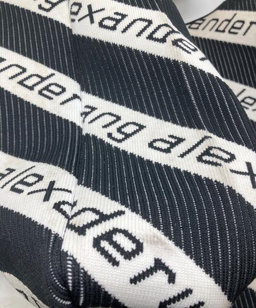 ALEXANDER WANG（アレキサンダー・ワン）ALEXANDER WANG (アレキサンダー・ワン) ロゴニットショルダーバッグ ホワイト×ブラックの古着・服飾アイテム