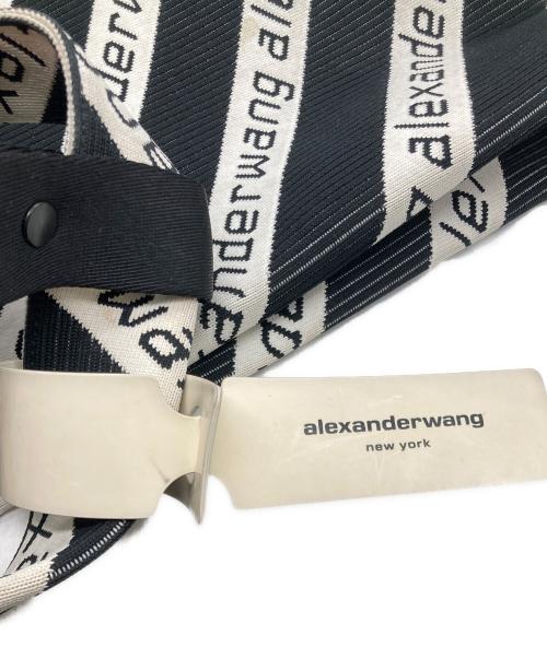 ALEXANDER WANG（アレキサンダー・ワン）ALEXANDER WANG (アレキサンダー・ワン) ロゴニットショルダーバッグ ホワイト×ブラックの古着・服飾アイテム