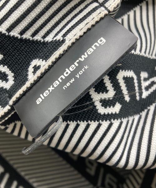 ALEXANDER WANG（アレキサンダー・ワン）ALEXANDER WANG (アレキサンダー・ワン) ロゴニットショルダーバッグ ホワイト×ブラックの古着・服飾アイテム
