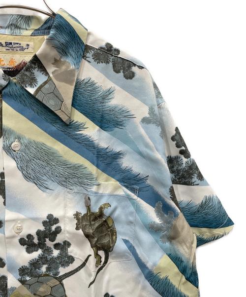 Sun Surf（サンサーフ）Sun Surf (サンサーフ) 葛飾北斎 (カツシカホクサイ) “亀” アロハシャツ ホワイト×ブルー サイズ:SIZE XLの古着・服飾アイテム