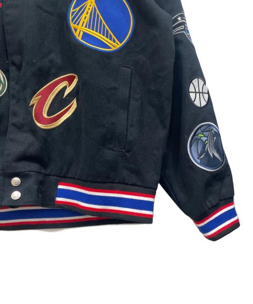 JH Design（ジェイエイチデザイン）JH Design (ジェイエイチデザイン) NBA (エヌビーエー) チームロゴ刺繍スタジャン ブラック サイズ:XLの古着・服飾アイテム