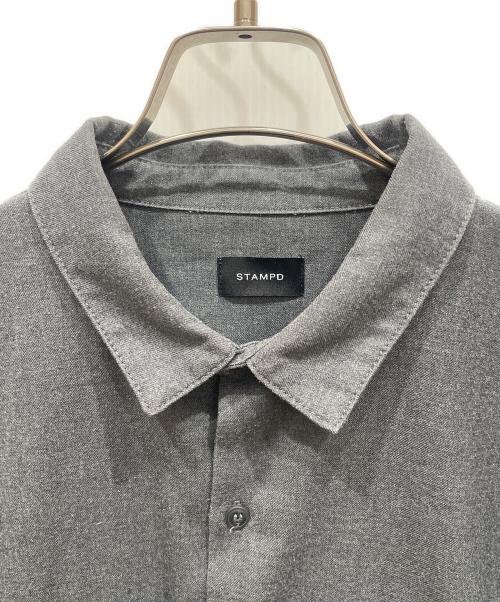 STAMPD（スタンプド）STAMPD (スタンプド) Berlin Button Up Shir グレー サイズ:SIZE Mの古着・服飾アイテム