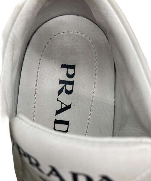 PRADA（プラダ）PRADA (プラダ) ローカットスニーカー ベージュ サイズ:SIZE 35.5の古着・服飾アイテム